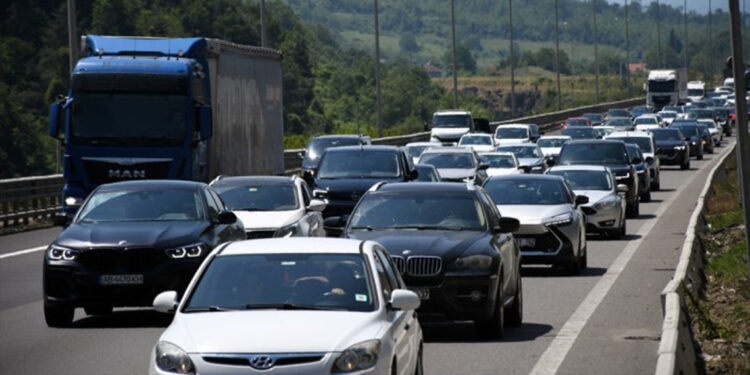 Yollarda bayram tatilinden dönüş yoğunluğu başladı