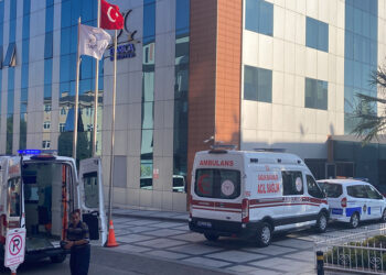 Zabıta memuru intihar girişiminde bulundu, belediye başkanı da yaralandı