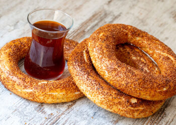 Bir güvercinin gözünden Ankara: Simit molası ve insan halleri