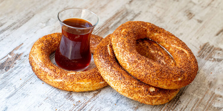 Bir güvercinin gözünden Ankara: Simit molası ve insan halleri