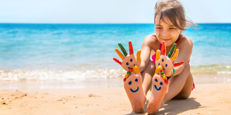 Yaz tatilinde çocuklar için sessiz tehlikeler: Beslenme, güneş ve ekran dengesine dikkat!