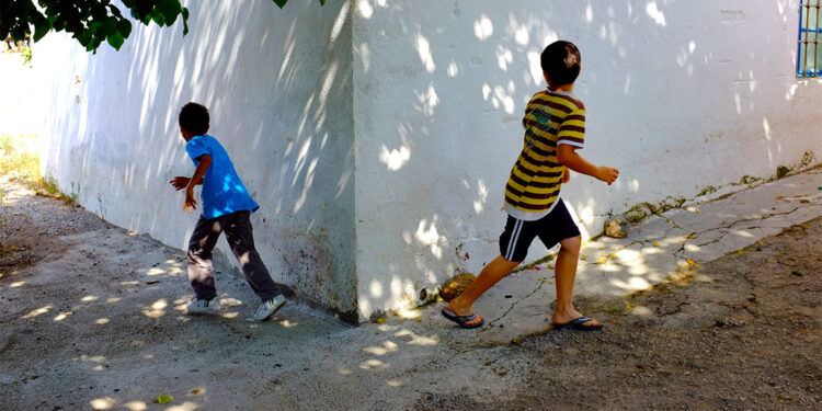 Ah çocukluğum, ne çabuk geçtin be