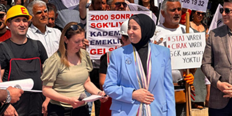 DEVA Partili Esen, emeklilikte yaşa takılanların adalet çağrısına ortak oldu