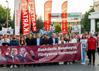 CHP Gençlik Kolları'ndan Avcılar'da gençlik korteji