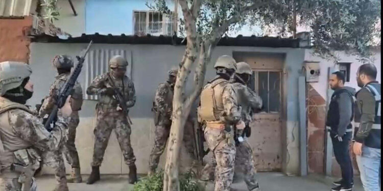 FETÖ'nün TSK yapılanmasına 41 ilde eş zamanlı operasyon; 158 gözaltı