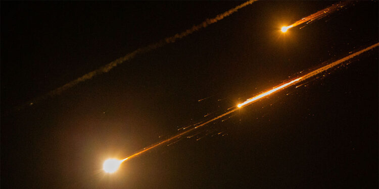 İran'a ait 2 adet F-14 savaş uçağı imha edildi