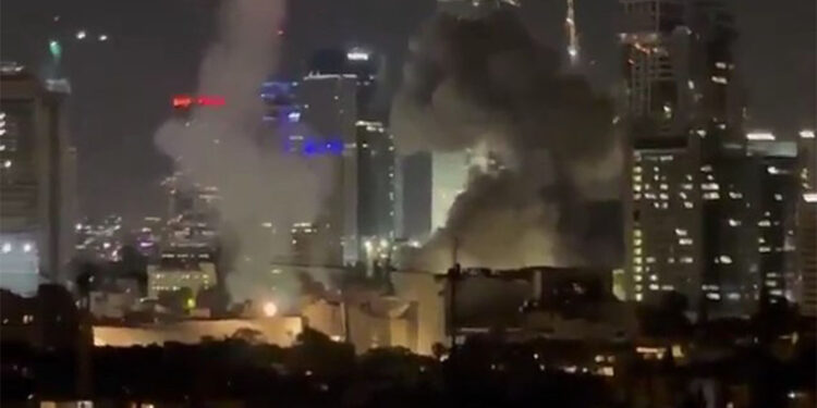 Tel Aviv'deki Savunma Bakanlığı'na yakın bir nokta vuruldu