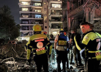 İran'dan İsrail'e karşı balistik füzeli saldırı