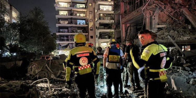 İran'dan İsrail'e karşı balistik füzeli saldırı 