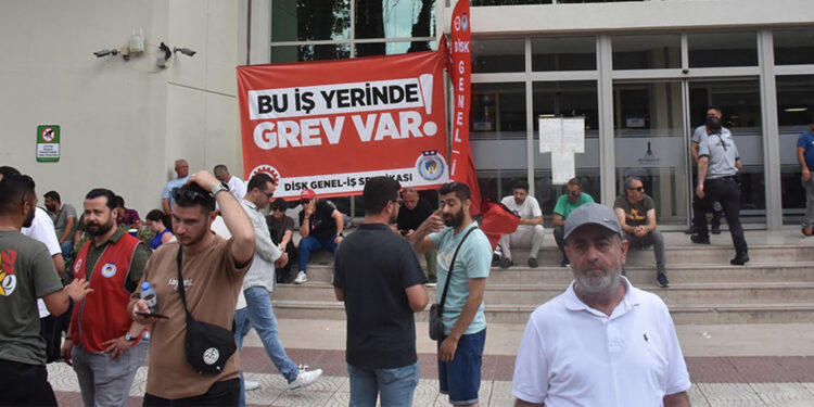 İzmir'de grevin 4'üncü günü