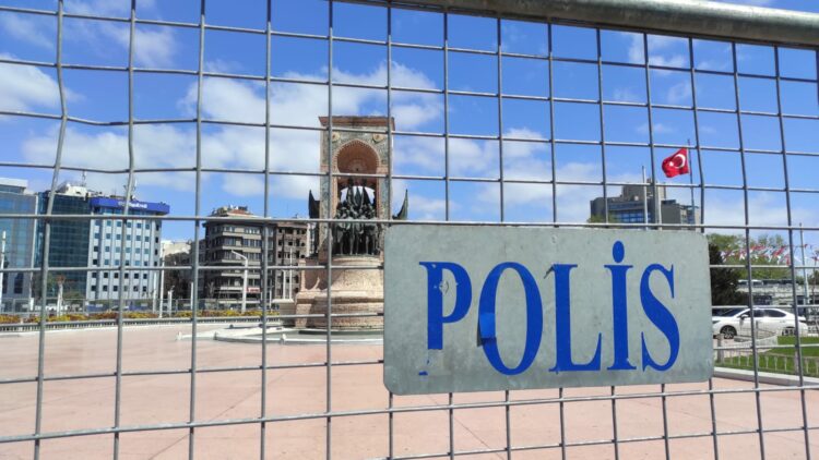 Şişli'de gösteri yürüyüş ve açık hava toplantıları yasaklandı