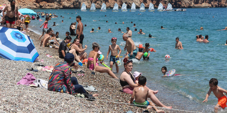 Antalya'da sıcaklık 43 dereceyi buldu