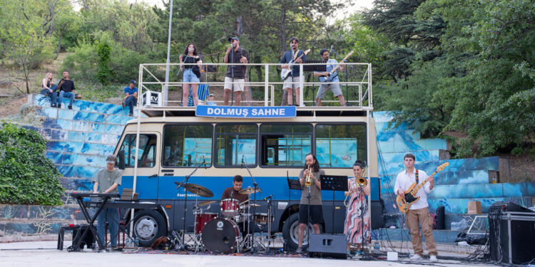 ‘Dolmuş Sahne’ Ankara’da ücretsiz konser veriyor