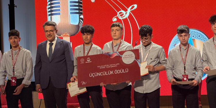 ‘Genç Sesler Musiki Yarışması’ ödülleri sahiplerini buldu
