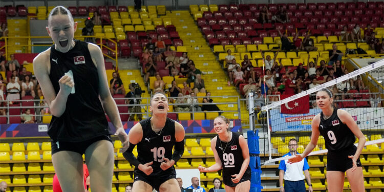 18 Yaş Altı Kız Voleybol Milli Takımı şampiyon oldu