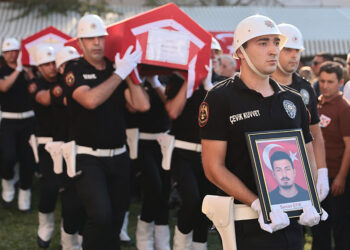 Orman şehitleri Sercan Ütni ile Hilmi Şahin Denizli'de toprağa verildi