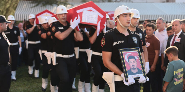 Orman şehitleri Sercan Ütni ile Hilmi Şahin Denizli'de toprağa verildi