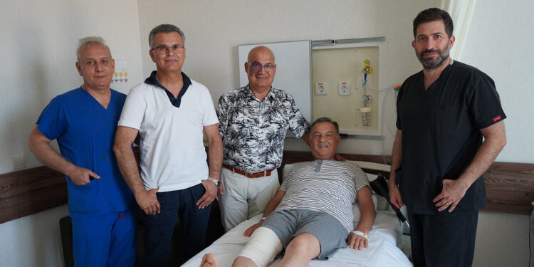 35 yıllık şikayeti 35 dakikada robotik ameliyatla sona erdi
