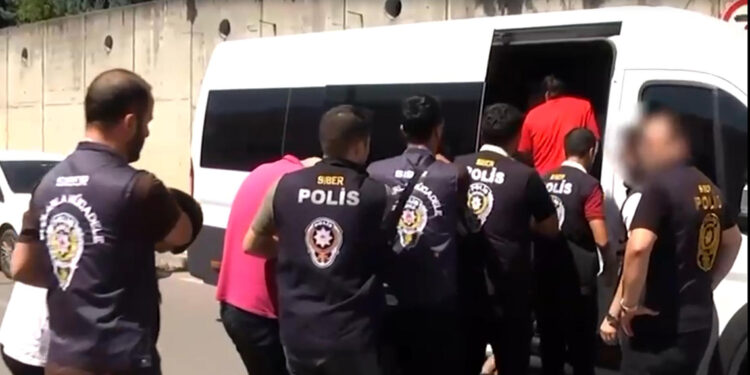 50 ilde siber suçlar operasyonu; 346 gözaltı