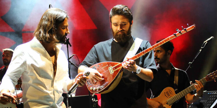 Koray Avcı Akşehir Açık Hava Tiyatrosunda sahne aldı