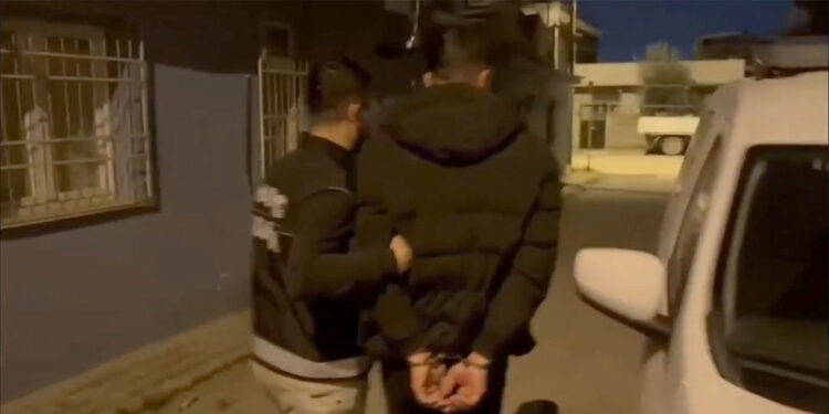 Adana merkezli 7 ilde düzenlenen uyuşturucu operasyonunda 30 kişi gözaltına alındı