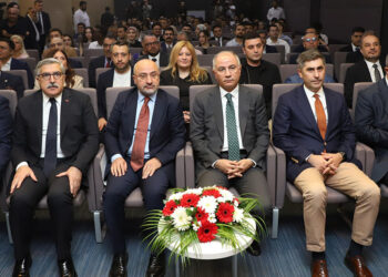 Türkiye uçurumun kenarından alınmıştır