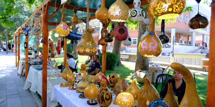 Akşehir Belediyesi’nden sanat atölyeleri