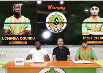 Alanyaspor, Uchenna Ogundu ve İzzet Çelik için imza töreni düzenledi