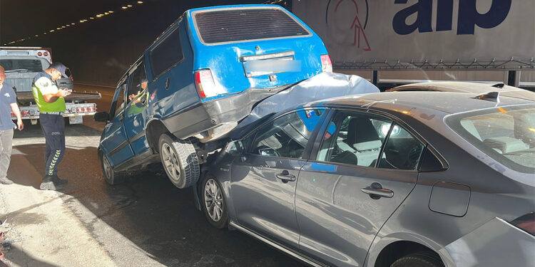 Anadolu Otoyolu'nda zincirleme kaza