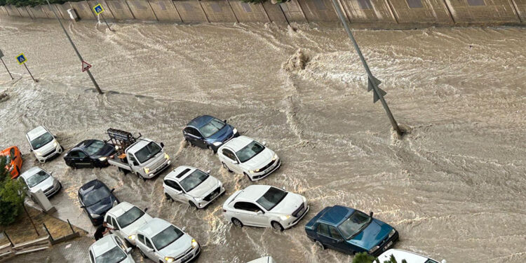Ankara'da şiddetli sağanak yağış; yollar suyla doldu