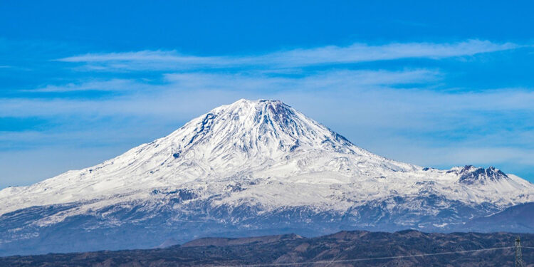 Ağrı Dağı'ndaki takke buzulu eriyor; 37 yılda yüzde 41 küçüldü