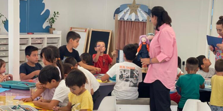 Akiş GYO, 'Kırmızı Karavan'ı yola çıkarıyor