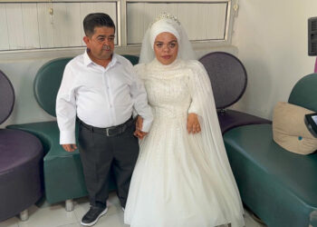 Akondroplazi hastası çift, yardımlarla düğün yaptı