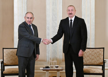 Aliyev ile Paşinyan, Abu Dabi’de bir araya geldi