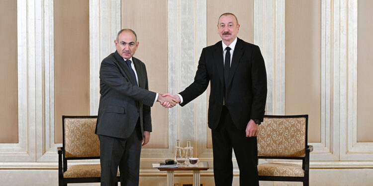 Aliyev ile Paşinyan, Abu Dabi’de bir araya geldi