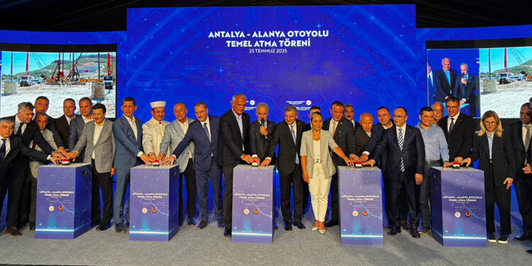 Antalya- Alanya arasını 36 dakikaya düşürecek otoyolun temeli atıldı