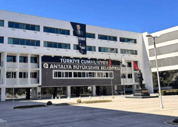 Antalya Büyükşehir Belediyesi'ne üçüncü dalga operasyonu