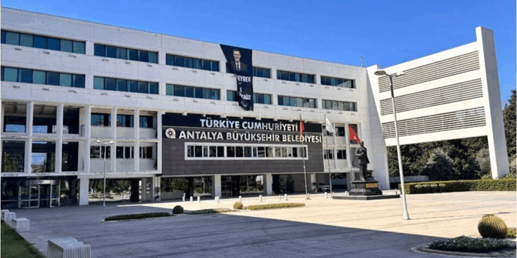 Antalya Büyükşehir Belediyesi'ne üçüncü dalga operasyonu