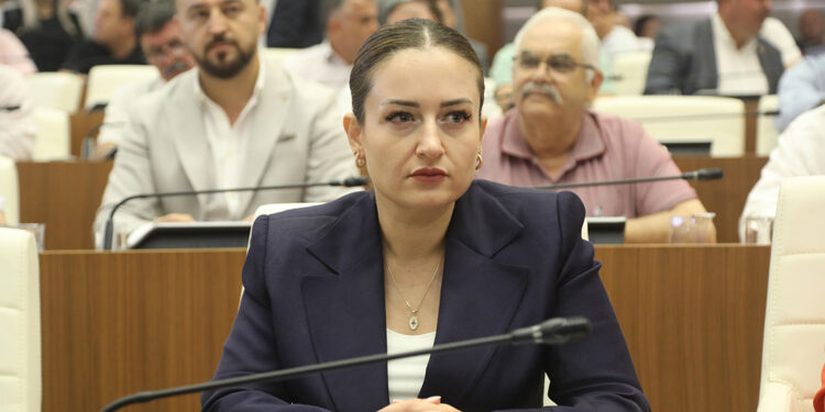 Antalya'da Belediye Başkan Vekili Büşra Özdemir oldu