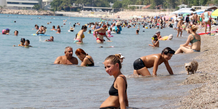 Antalya'da termometreler 48 dereceyi gördü