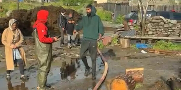 Ardahan'da sağanak sele neden oldu