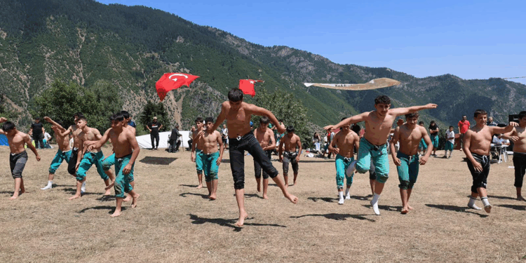 Artvin'de karakucak güreşleri düzenlendi