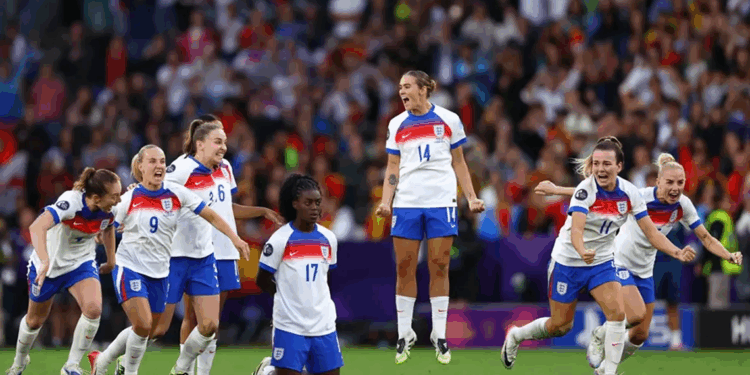 Avrupa Kadınlar Futbol Şampiyonası'nda zafer İngiltere'nin