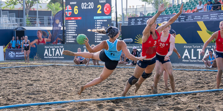 Avrupa Plaj Hentbolu Şampiyonası'nda millilerden mağlubiyet