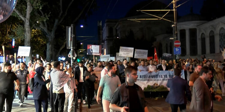 Ayasofya'nın açılışının 5'inci yıl dönümünde yürüyüş düzenlendi