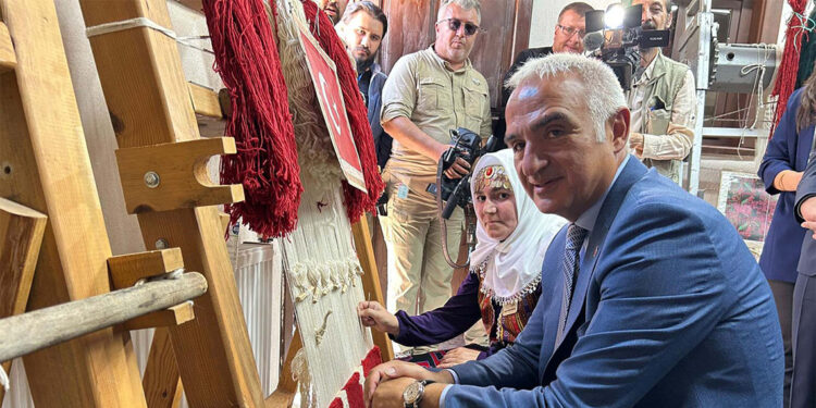 Yabancı turist rotalarına da girecek bir Uşak için çalışma yapacağız