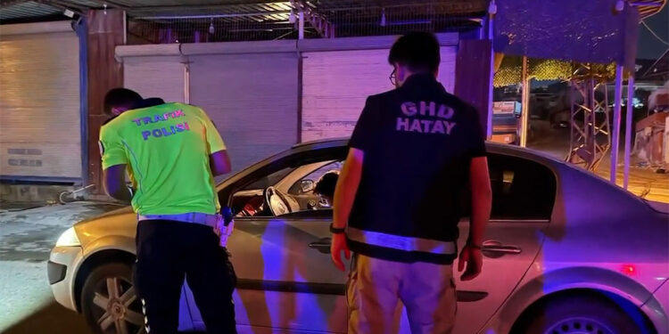 32 göçmen kaçakçılığı organizatörü ile 572 düzensiz göçmen yakalandı