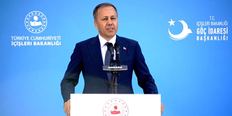 Göçü, son teknolojiden yararlanarak yönetiyoruz