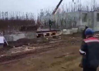 İnşaat işçileri, Rusya'da deprem anını görüntüledi