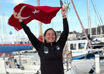 Bengisu Avcı Ocean's 7 Kuzey Kanalı'nı başarıyla geçti